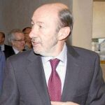 Rubalcaba entona el «mea culpa» y pide perdón