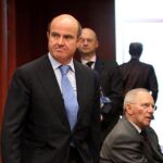 De Guindos explicará en el Congreso la reforma financiera
