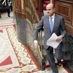 Luis de Guindos cree que hay «señales» que apuntan a la recuperación