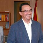 El gerente Regional de Salud, Eduardo García Prieto, tras presidir la Mesa Sectorial de Sanidad en Valladolid, junto a José María Pino y Esperanza Vázquez