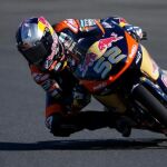 Danny Kent gana en una última vuelta de locos