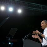 Un Obama más enérgico arremete contra el "lavado de cara"de Romney