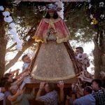 La Virgen, en su salida hacia Almonte / Foto: Efe