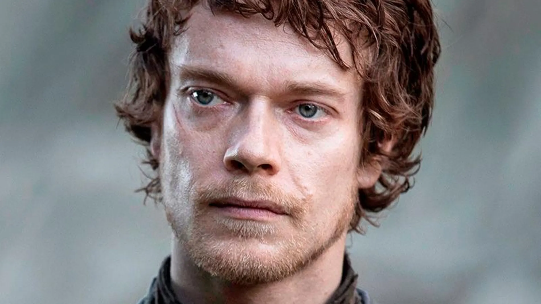 Alfie Allen como Theon Greyjoy de Juego de Tronos