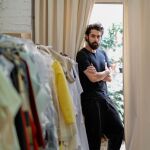 El modisto, en su atelier de Madrid horas antes de la presentación de su colección Primavera-Verano 2020