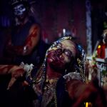 Dos jóvenes disfrazados en Halloween