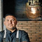 El chef Brichetto realiza en Piantao cortes clásicos y novedosos hechos tanto a partir de métodos tradicionales de cocción como de otras técnicas en una parrilla vista