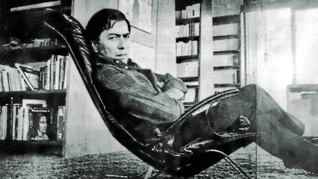 Mario Vargas Llosa ha dicho de «Conversación en La Catedral» que «si tuviera que salvar del fuego una sola de las novelas que he escrito salvaría esta» Mario Vargas Llosa ha dicho de «Conversación en La Catedral» que «si tuviera que salvar del fuego una sola de las novelas que he escrito salvaría esta»