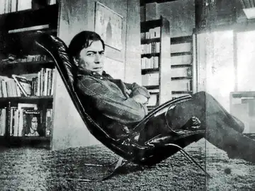 Mario Vargas Llosa ha dicho de «Conversación en La Catedral» que «si tuviera que salvar del fuego una sola de las novelas que he escrito salvaría esta» Mario Vargas Llosa ha dicho de «Conversación en La Catedral» que «si tuviera que salvar del fuego una sola de las novelas que he escrito salvaría esta»