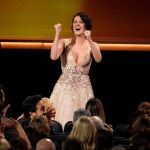 Phoebe Waller-Bridge celebra uno de los 4 galardones logrados por "Fleabag"