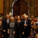 Manuela Carmena, entrando en el Consistorio junto a Ada Colau, Jaume Collboni, Ernest Maragall y otros dirigentes municipales