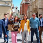 La ministra Reyes Maroto, durante su recorrido por Palencia acompañada, entre otros, por Luis Tudanca y Miriam Andrés