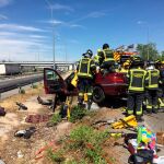 Muere al chocar contra un guardarraíl y su coche queda suspendido en el aire
