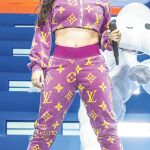 Rosalía, con un chándal «falso» de Louis Vuitton, en Coachella