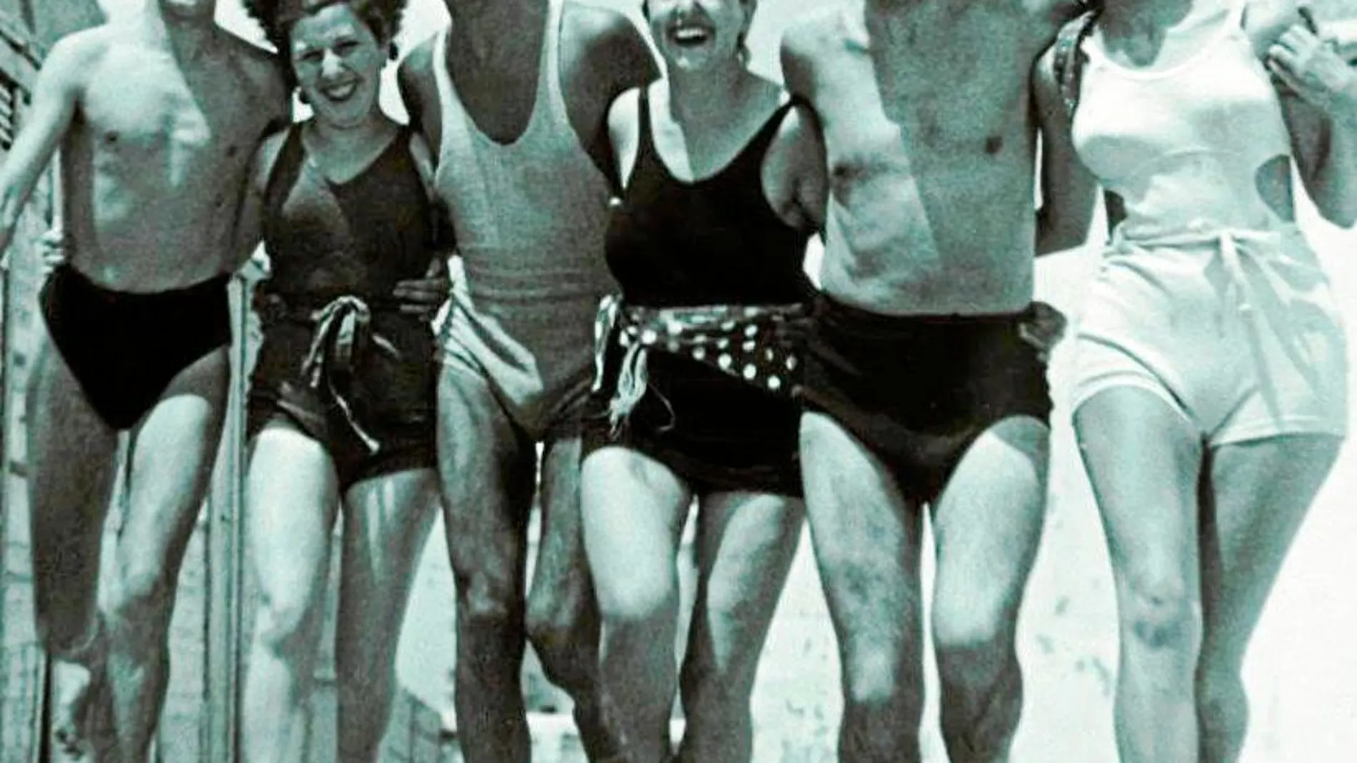 De izda. a dcha., Víctor María Cortezo, Blanca Pelegrín, Luis Cernuda, María del Carmen García Lasgoity, Manuel Altolaguirre y María del Carmen Antón en el verano de 1937