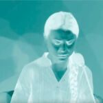 El autor incorpora la música y los filtros de manera genial