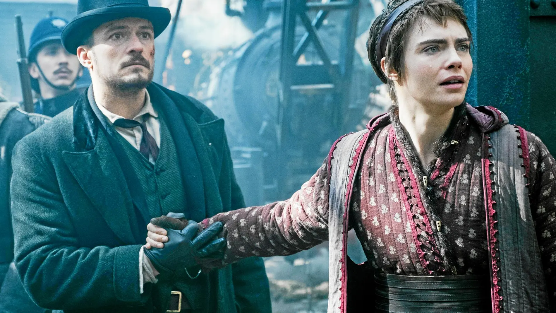 Orlando Bloom como Rycroft Philostrate, y Cara Delevingne como Vignette Stonemoss en «Carnival Row»