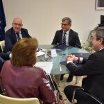 Jesús Julio Carnero mantiene un encuentro con representantes del sector