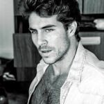 Arriba, Beltrán Lozano. Abajo, la publicación en su perfil de Instagram con Victoria Federica el día de su puesta de largo con el cerdo vietnamita que le regalaron. Foto: INSTAGRAM