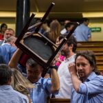Pablo Iglesias hoy en el Congreso durante la segunda jornada del debate de investidura. (Foto: Alberto R. Roldan)