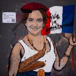 La versión de Colau de la Libertad al lado del Ayuntamiento.