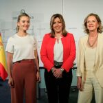 Marta Ortega (i), el día que se firmó el acuerdo entre la Junta y la Fundación Amancio Ortega para la donación de equipos sanitarios / Foto: Manuel Olmedo