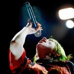 Billie Eilish durante su actuación anoche en Madrid