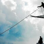 En octubre de 2004, en Venezuela se retiró una estatua de Cristóbal Colón para conmemorar a los indígenas que lucharon contra la colonización española