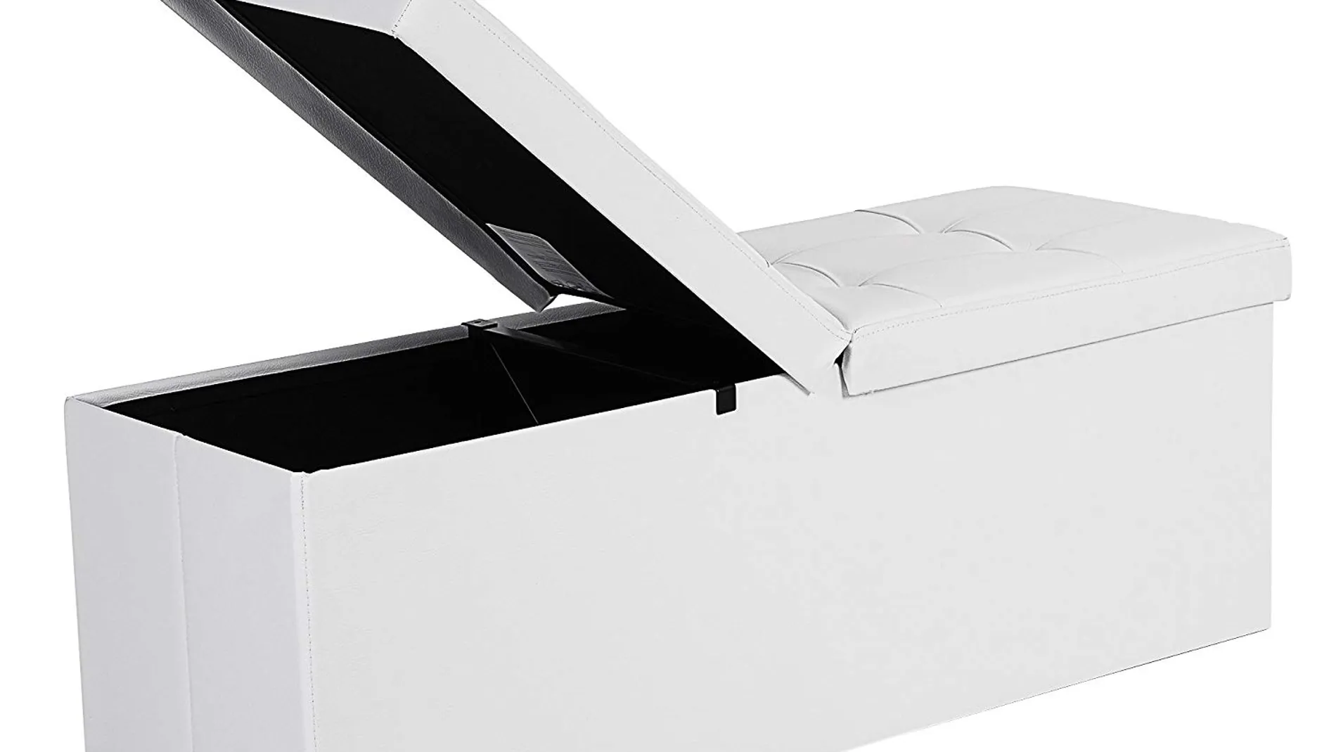 Un baúl para esconder la ropa, uno de los productos para ordenar la casa, además de zapateros, cajas para ordenar los cajones, armarios con muchos compartimentos, un ordenador de maquillaje y cajas apilables para la cocina