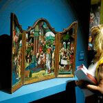La exposición recoge un centenar de piezas, de las cuales un 80% están firmadas por uno de los miembros de la dinastía, como es el caso de la obra en la imagen sobre estas líneas