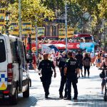 Varios agentes de la Guardia Urbana en las inmediaciones de la Rambla