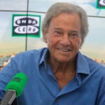 Carlos Alsina abre las puertas del cielo a Arturo Fernández con un emotivo homenaje