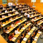 Los trabajadores con estudios universitarios tardan menos en encontrar trabajo