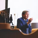 Federico Jiménez Losantos en su despacho tras finalizar su matinal diario de actualidad política de seis horas en EsRadio. Foto: Cipriano Pastrano