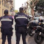Un agente fuera de servicio divisó a la niña en el balcón y llamó a sus compañeros
