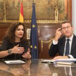 Núñez Feijóo en su última reunión con la ministra María Jesús Montero / Foto: Luis Díaz