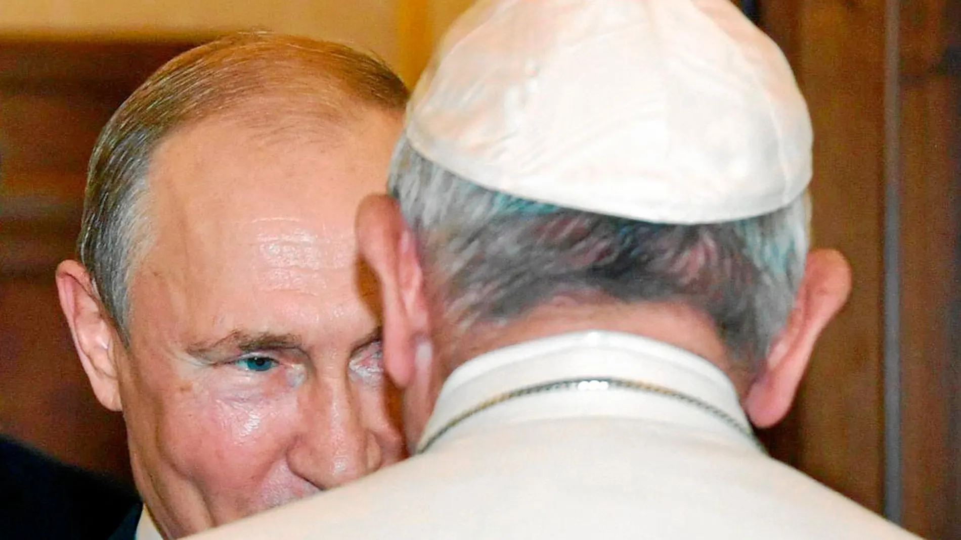 El Papa Francisco recibe al presidente ruso, Vladimir Putin, en una audiencia privada en el Vaticano