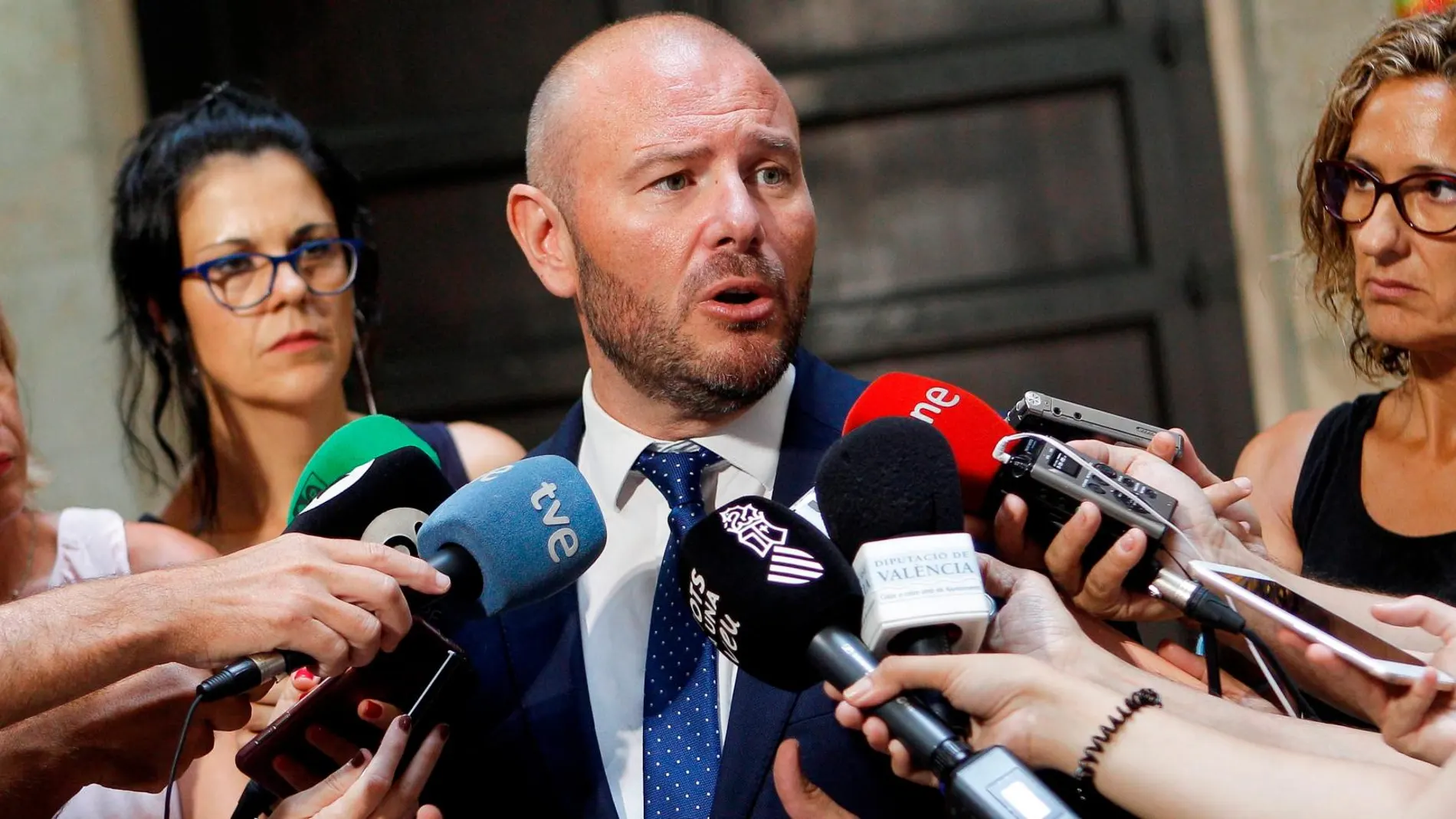 El presidente de la Diputación de Valencia, Toni Gaspar, tras la reunión mantenida ayer con el presidente de la Generalitat, Ximo Puig. EFE