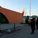 Los CDR se concentran delante del cuartel que era objetivo de la célula terrorista