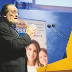 Santiago Niño Becerro, durante un momento de su intervención en el III Congreso Internacional de Pacientes con Artrosis | Miquel González