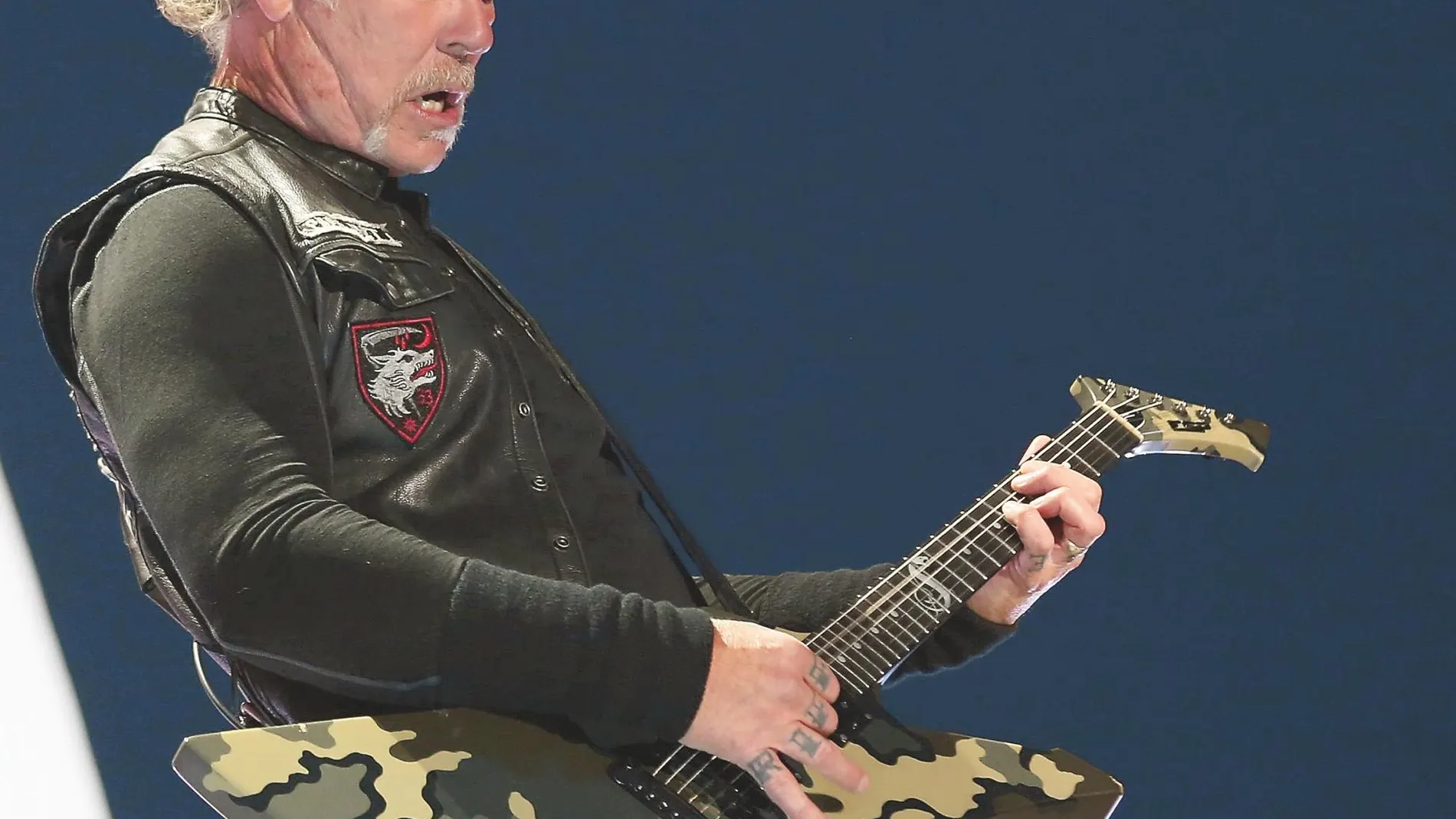 James Hetfield, líder y guitarrista de Metallica, banda que, por un intermediario, habría promovido el desvío de entradas al mercado secundario, aunque los músicos no habrían tenido conocimiento directo de ello