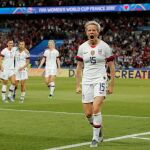 Rapinoe celebra uno de sus goles ante la selección francesa