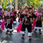 La comunidad boliviana residente en España celebra su fiesta en honor a la Virgen de Urkupiña (Patrona de la Integración de Bolivia) con un desfile por el Paseo del Prado de Madrid