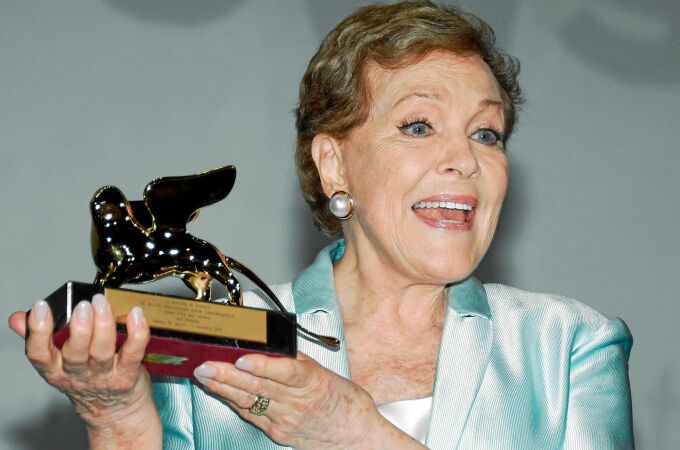 Julie Andrews recibió ayer el León de Oro honorífico a toda su carrera durante una ceremonia en el Festival de Venecia
