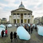 Olafur Eliasson instaló en diferentes zonas de Londres bloques de hielo traídos de Groenlandia para concienciar sobre el calentamiento global