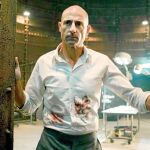 Mark Strong (Daniel) encarna a un médico que monta una clínica clandestina