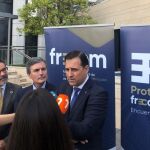 El presidente de FRECOM, José Hernández, junto al secretario de Estado de Infraestructuras, Antonio Saura, en un encuentro sectorial de la organización murciana