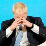Boris Johnson visitó ayer Belfast, donde abogó por eliminar la «frontera dura» en Irlanda que defiende la UE / Reuters