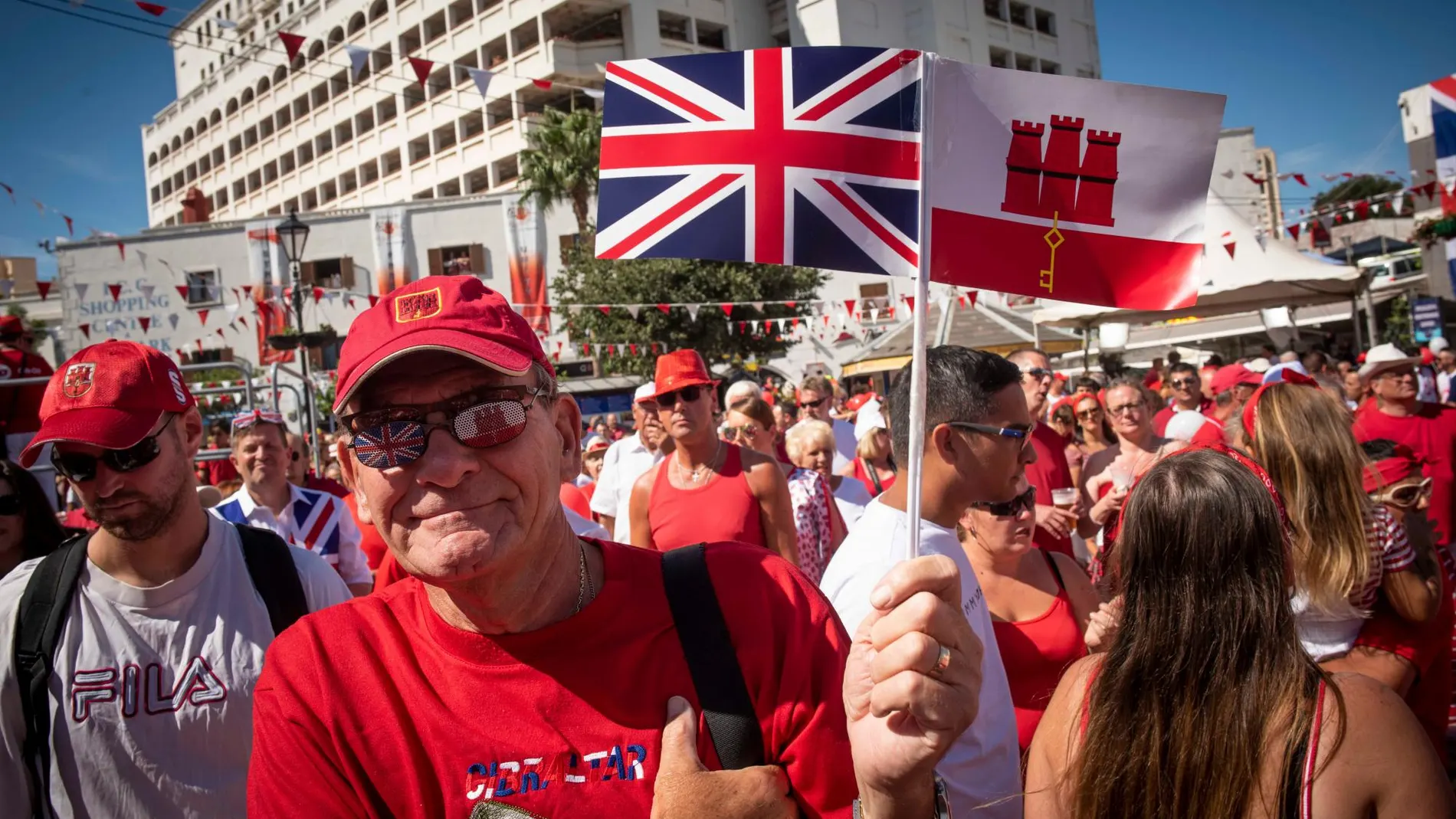 Un grupo de gibraltareños celebra el día de Gibraltar en una imagen de archivo/Ap