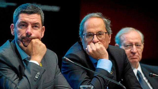 El presidente de la Generalitat, Quim Torra, junto al líder de la Cámara de Comercio de Barcelona, Joan Canadell y el del Consejo General de Cámaras de Comercio, Miquel Valls.